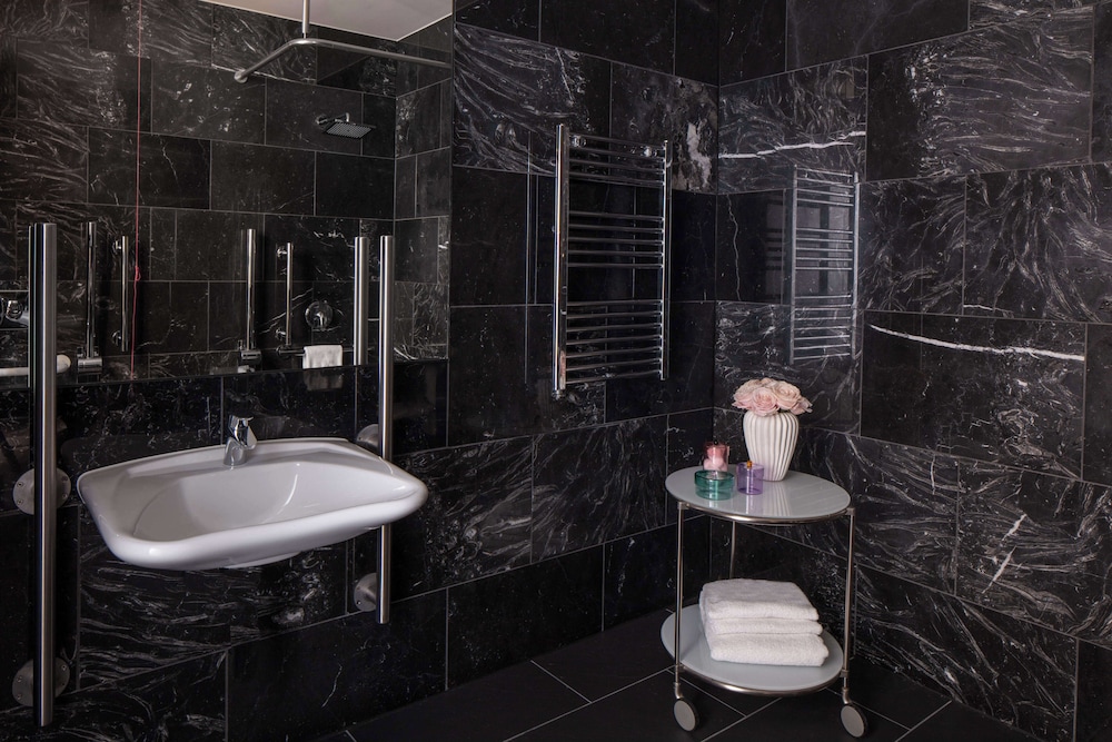 Anantara The Marker Dublin - A Leading Hotel of the World — Hotel rooms in Dublin, Dublin City