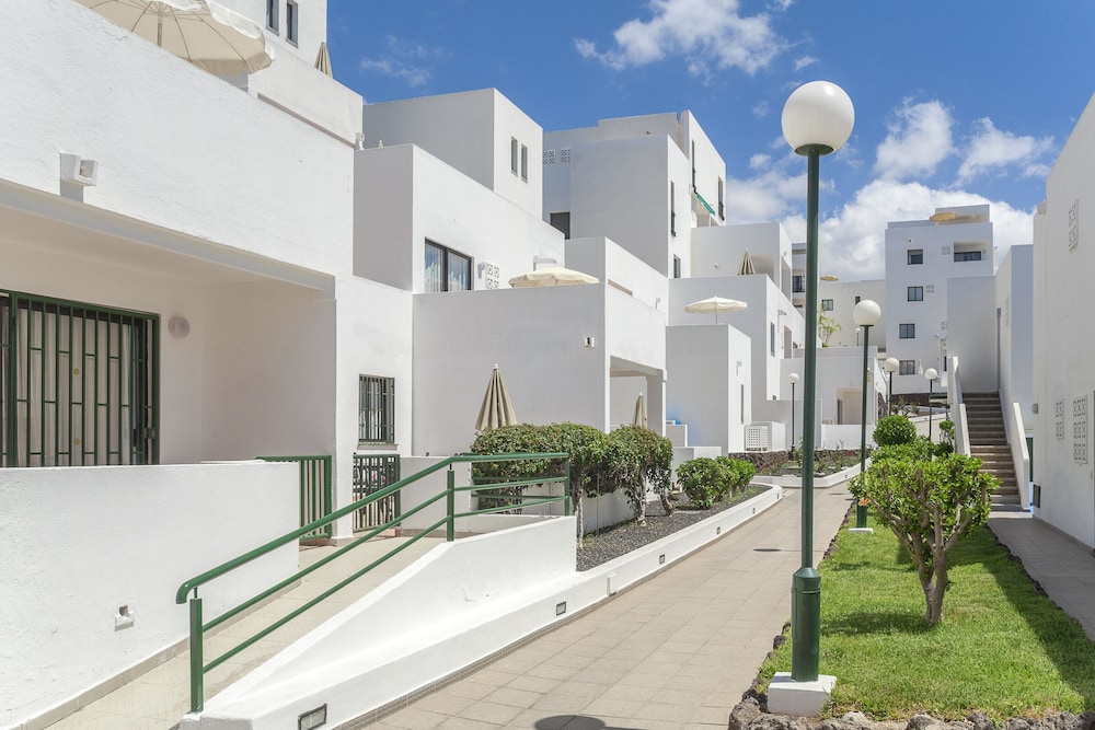 Sunset Bay Club — Hotel building in Costa Adeje, Canary Islands