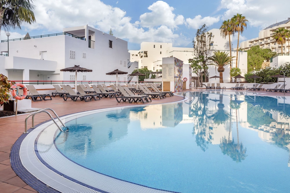 Sunset Bay Club — Swimming pool in Costa Adeje, Canary Islands