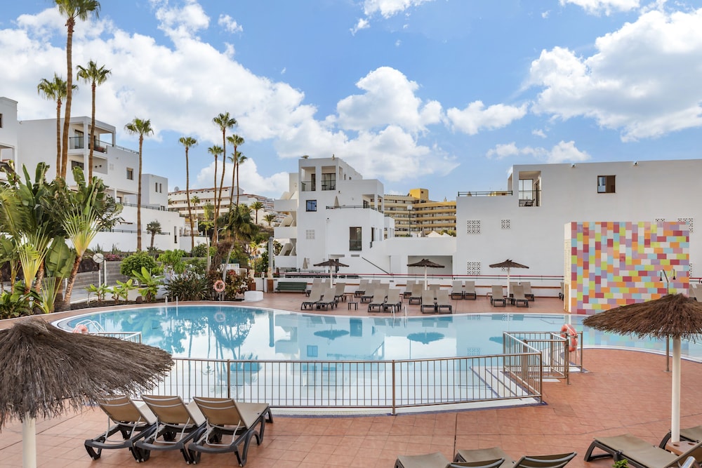 Sunset Bay Club — Swimming pool in Costa Adeje, Canary Islands