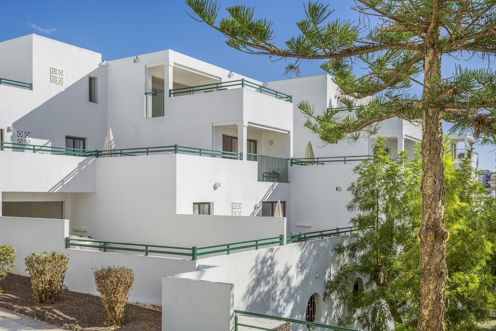 Sunset Bay Club — Hotel building in Costa Adeje, Canary Islands