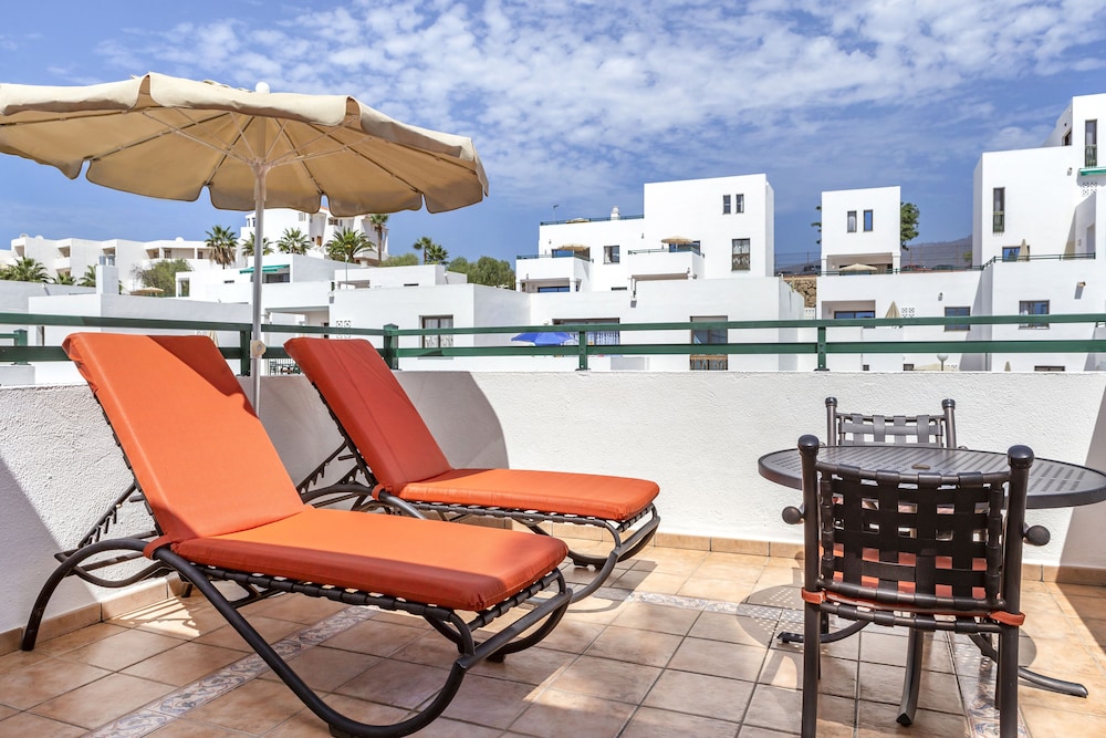 Sunset Bay Club — Hotel building in Costa Adeje, Canary Islands