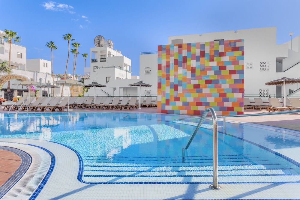 Sunset Bay Club — Swimming pool in Costa Adeje, Canary Islands
