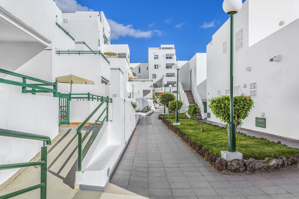 Sunset Bay Club — Hotel building in Costa Adeje, Canary Islands