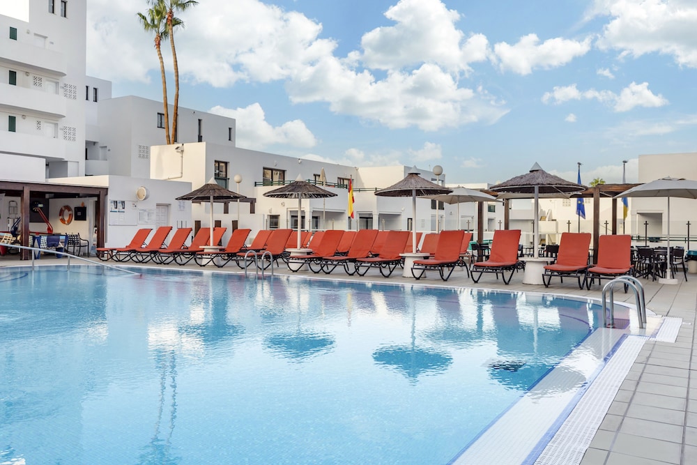 Sunset Bay Club — Swimming pool in Costa Adeje, Canary Islands