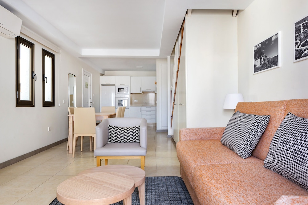 Sunset Bay Club — Hotel rooms in Costa Adeje, Canary Islands