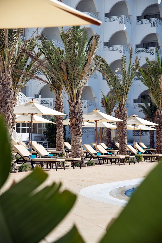 Radisson Blu Resort & Thalasso, Hammamet — Swimming pool in Hammamet, Nabeul