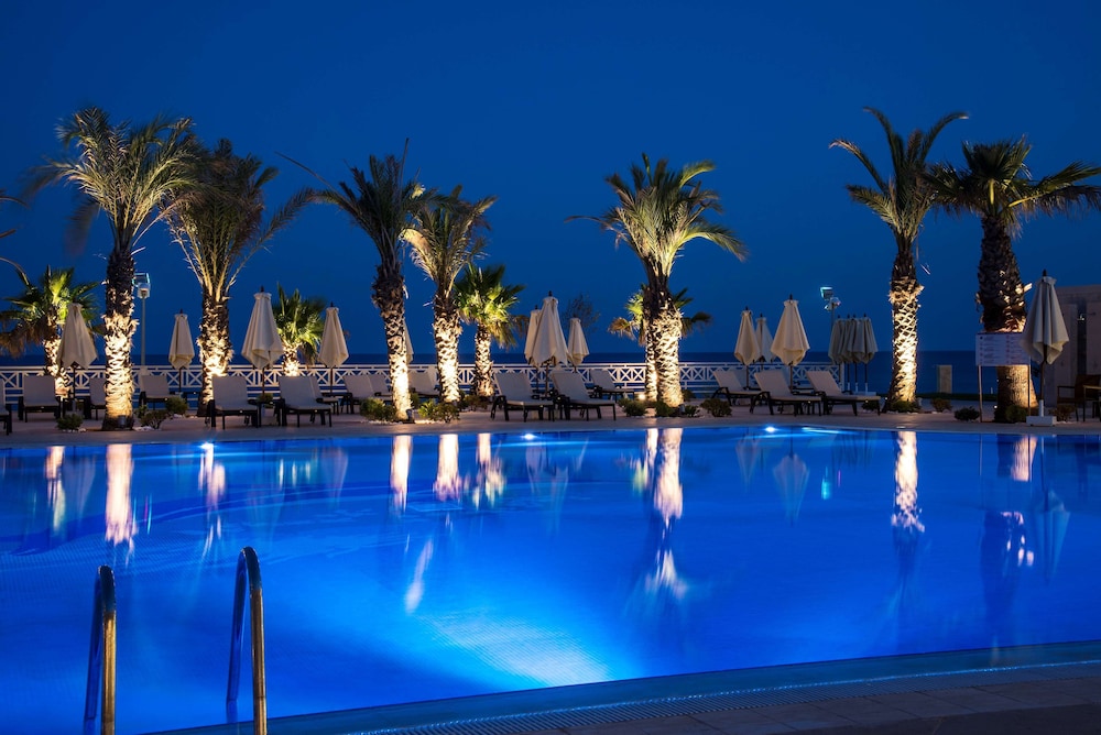 Radisson Blu Resort & Thalasso, Hammamet — Swimming pool in Hammamet, Nabeul