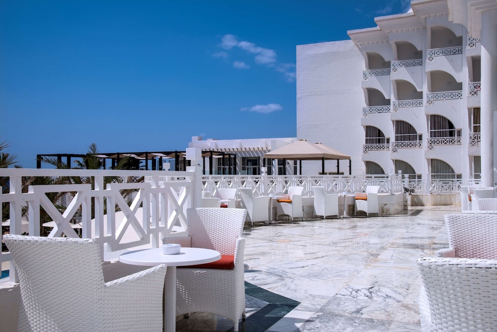 Radisson Blu Resort & Thalasso, Hammamet — Restaurant & bars in Hammamet, Nabeul