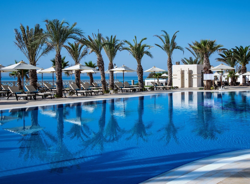 Radisson Blu Resort & Thalasso, Hammamet — Swimming pool in Hammamet, Nabeul