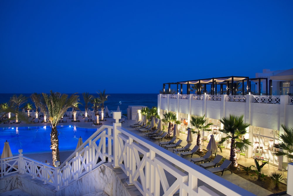 Radisson Blu Resort & Thalasso, Hammamet — Swimming pool in Hammamet, Nabeul