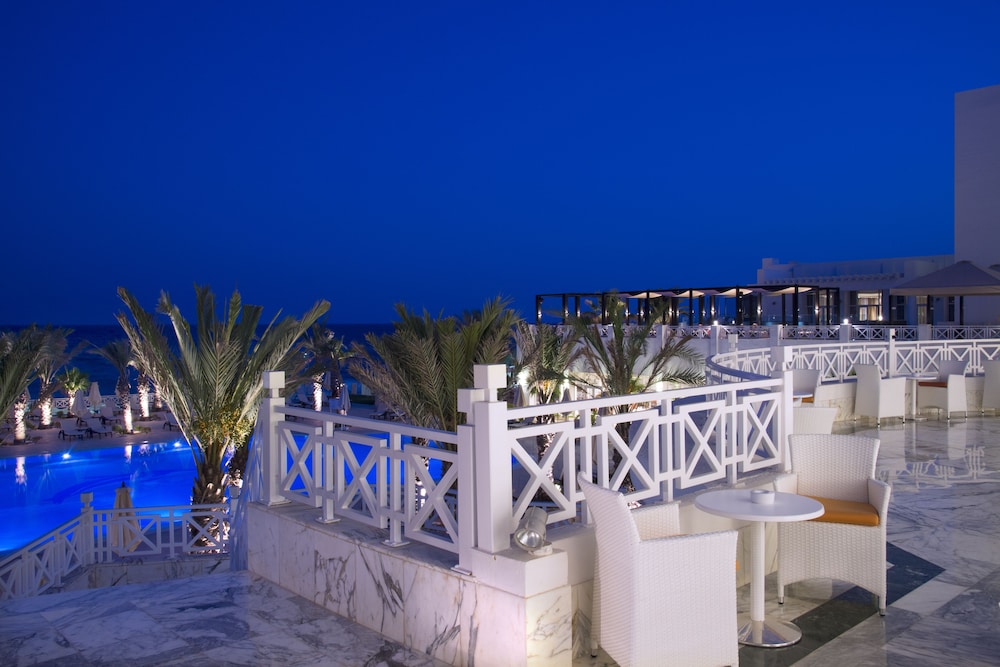 Radisson Blu Resort & Thalasso, Hammamet — Restaurant & bars in Hammamet, Nabeul