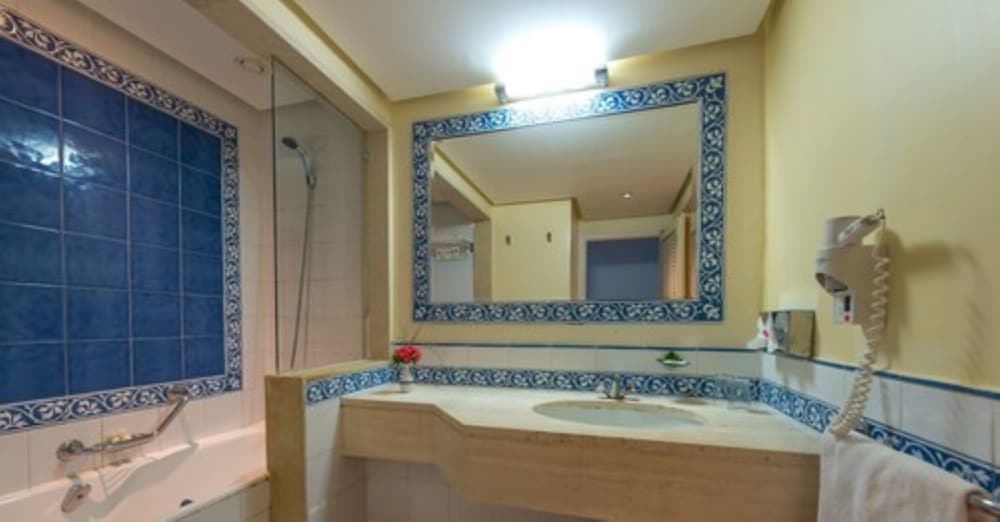 Regency Hotel and Spa — Hotel rooms in Skanes inc. Monastir, Monastir