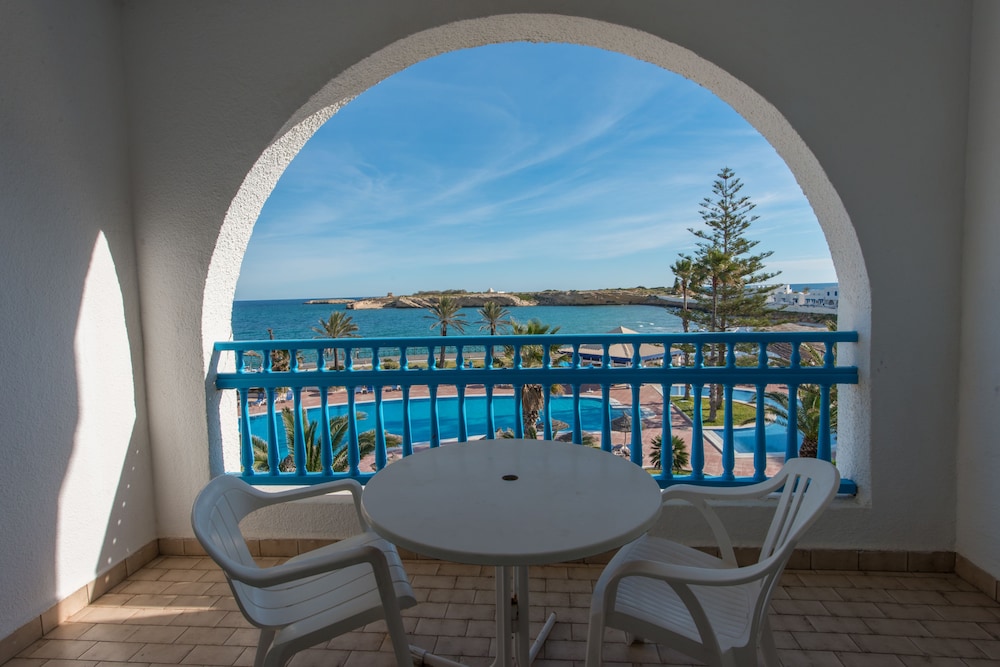 Regency Hotel and Spa — Swimming pool in Skanes inc. Monastir, Monastir