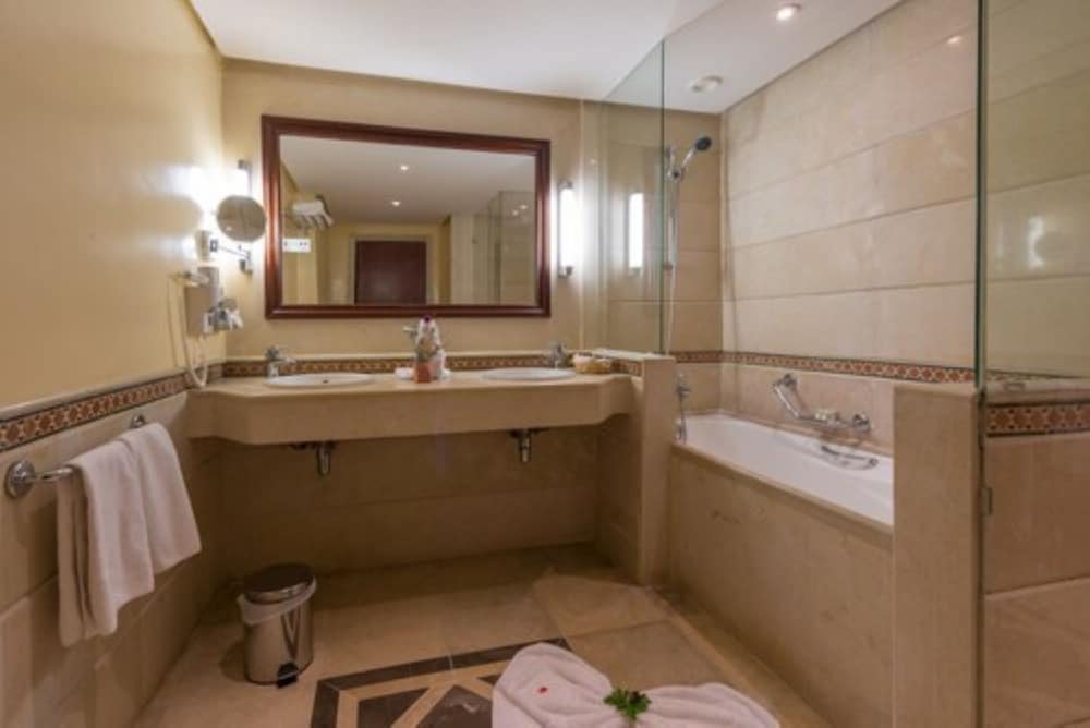 Regency Hotel and Spa — Hotel rooms in Skanes inc. Monastir, Monastir