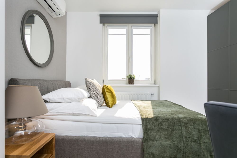 Venetian House Market Square Aparthotel — Hotel rooms in Krakow, Lesser Poland