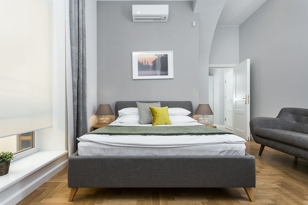 Venetian House Market Square Aparthotel — Hotel rooms in Krakow, Lesser Poland