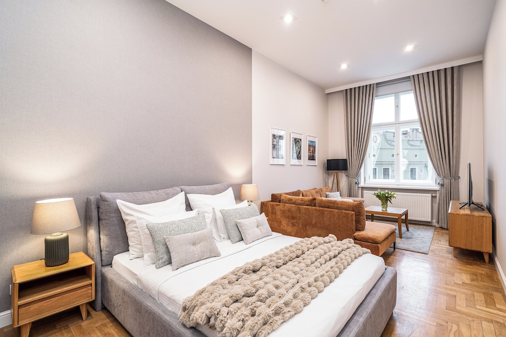Venetian House Market Square Aparthotel — Hotel rooms in Krakow, Lesser Poland