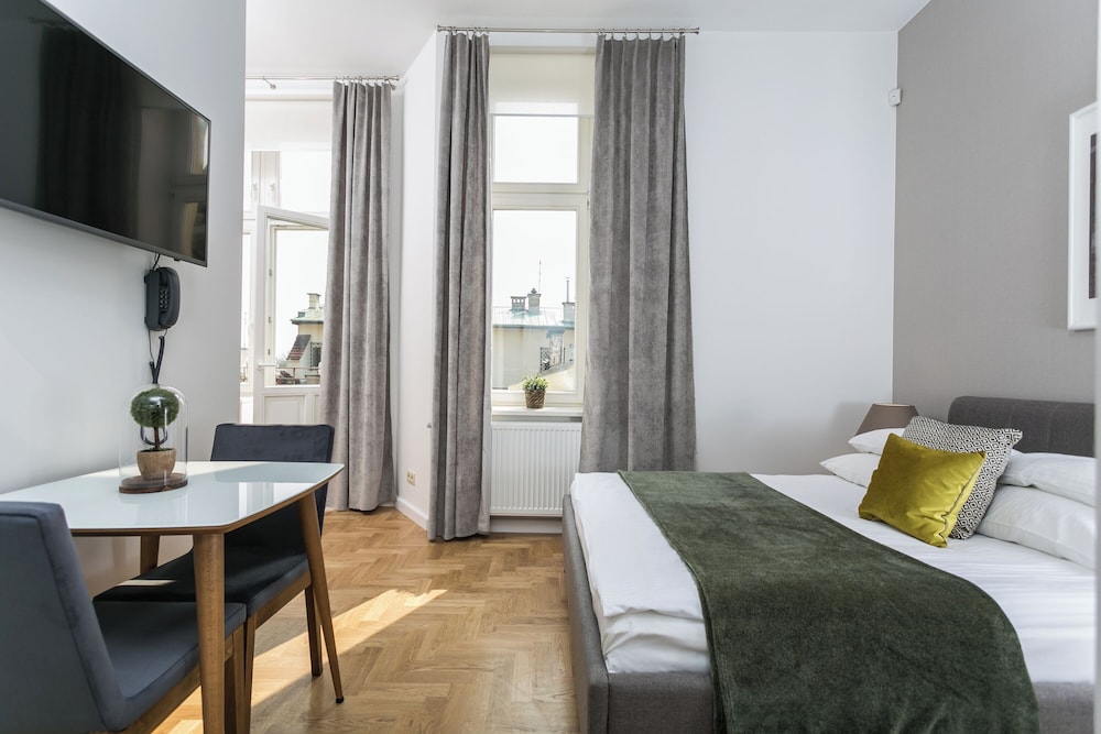Venetian House Market Square Aparthotel — Hotel rooms in Krakow, Lesser Poland