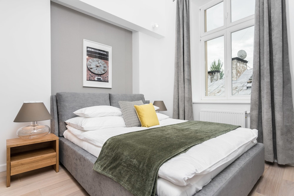 Venetian House Market Square Aparthotel — Hotel rooms in Krakow, Lesser Poland