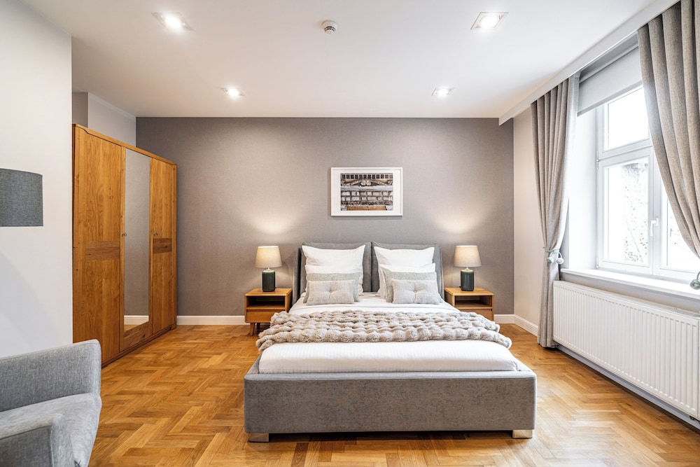 Venetian House Market Square Aparthotel — Hotel rooms in Krakow, Lesser Poland
