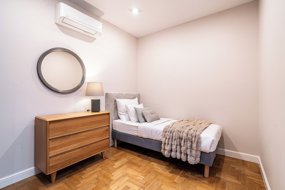 Venetian House Market Square Aparthotel — Hotel rooms in Krakow, Lesser Poland