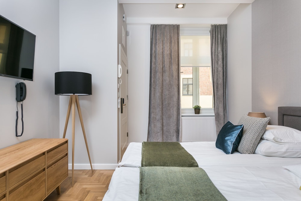 Venetian House Market Square Aparthotel — Hotel rooms in Krakow, Lesser Poland