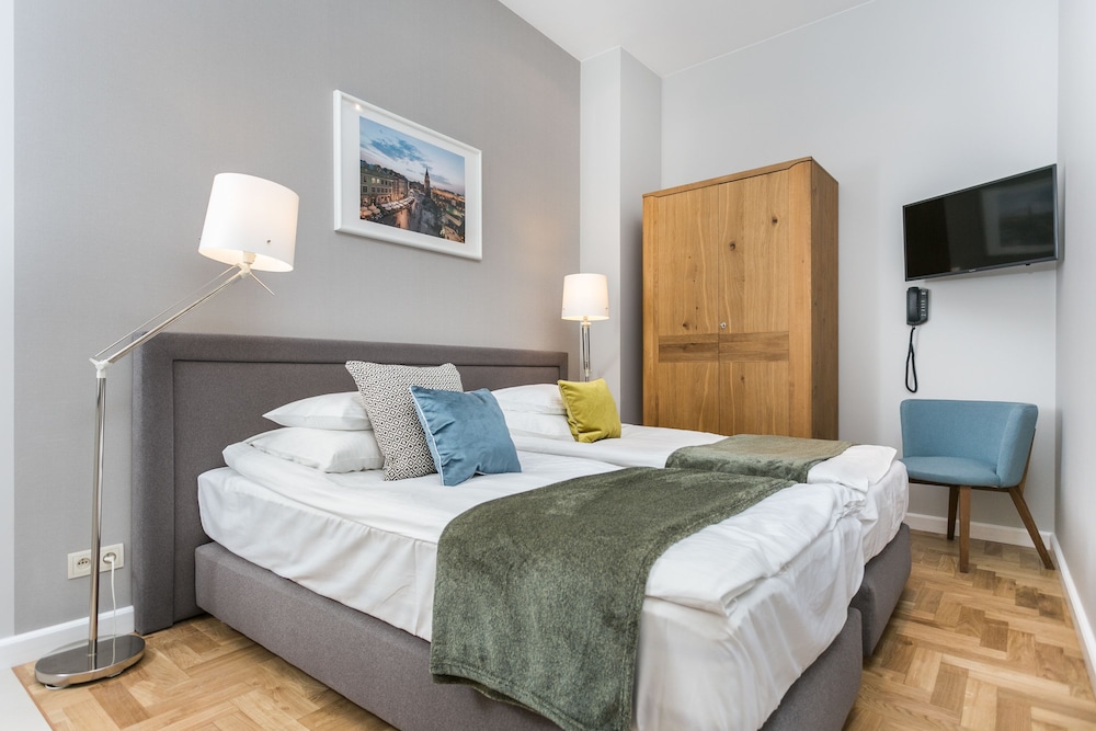 Venetian House Market Square Aparthotel — Hotel rooms in Krakow, Lesser Poland