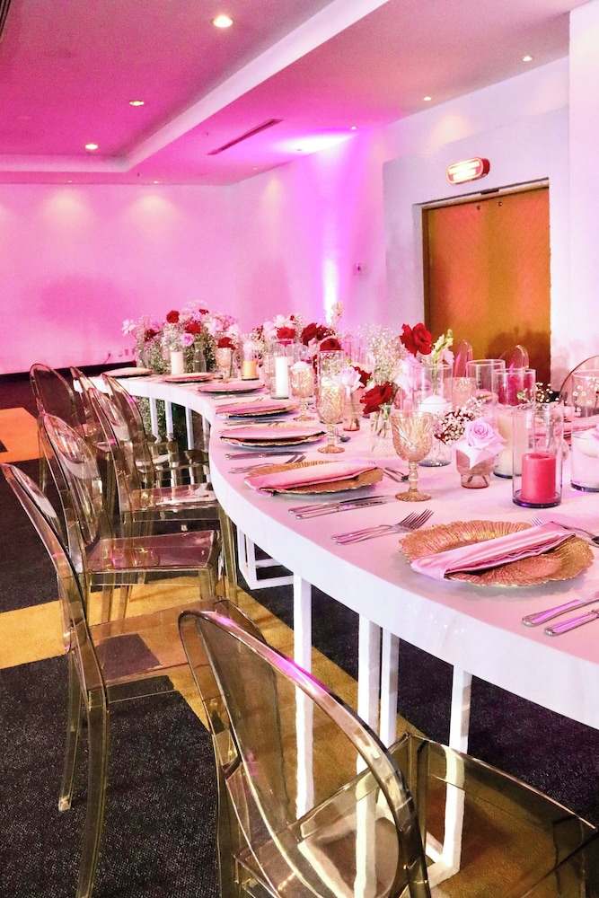 Aloft by Marriott Cancun — Restaurant & bars in Cancun, Quintana Roo