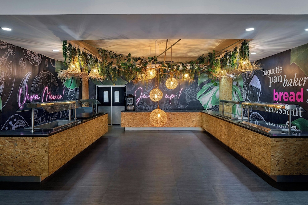 Aloft by Marriott Cancun — Restaurant & bars in Cancun, Quintana Roo