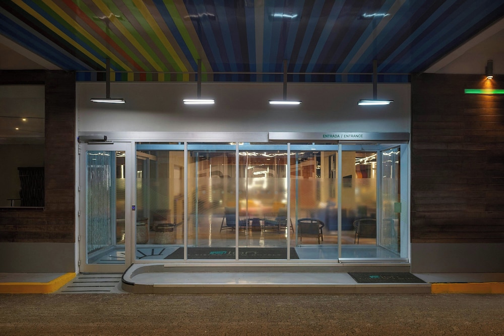 Aloft by Marriott Cancun — Hotel building in Cancun, Quintana Roo