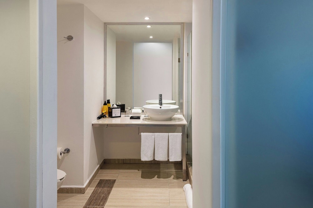 Aloft by Marriott Cancun — Hotel rooms in Cancun, Quintana Roo