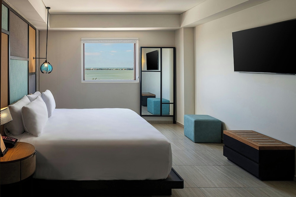 Aloft by Marriott Cancun — Hotel rooms in Cancun, Quintana Roo