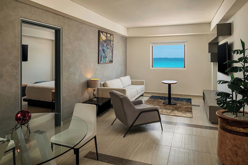 Aloft by Marriott Cancun — Hotel rooms in Cancun, Quintana Roo