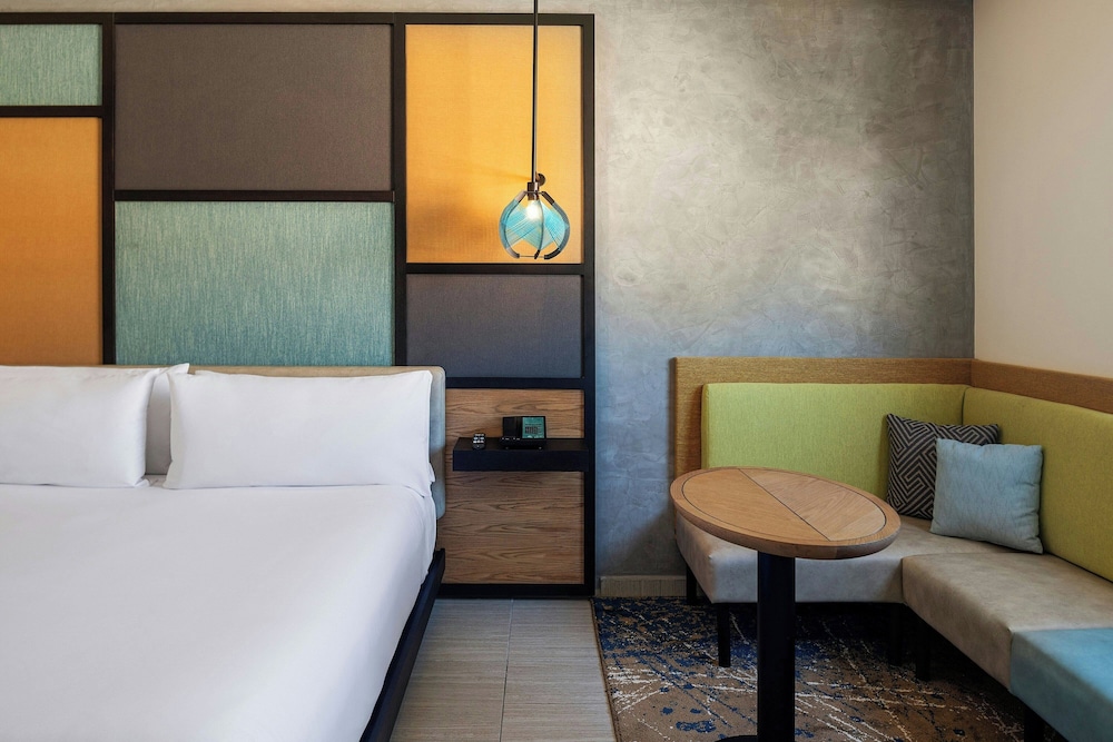 Aloft by Marriott Cancun — Hotel rooms in Cancun, Quintana Roo