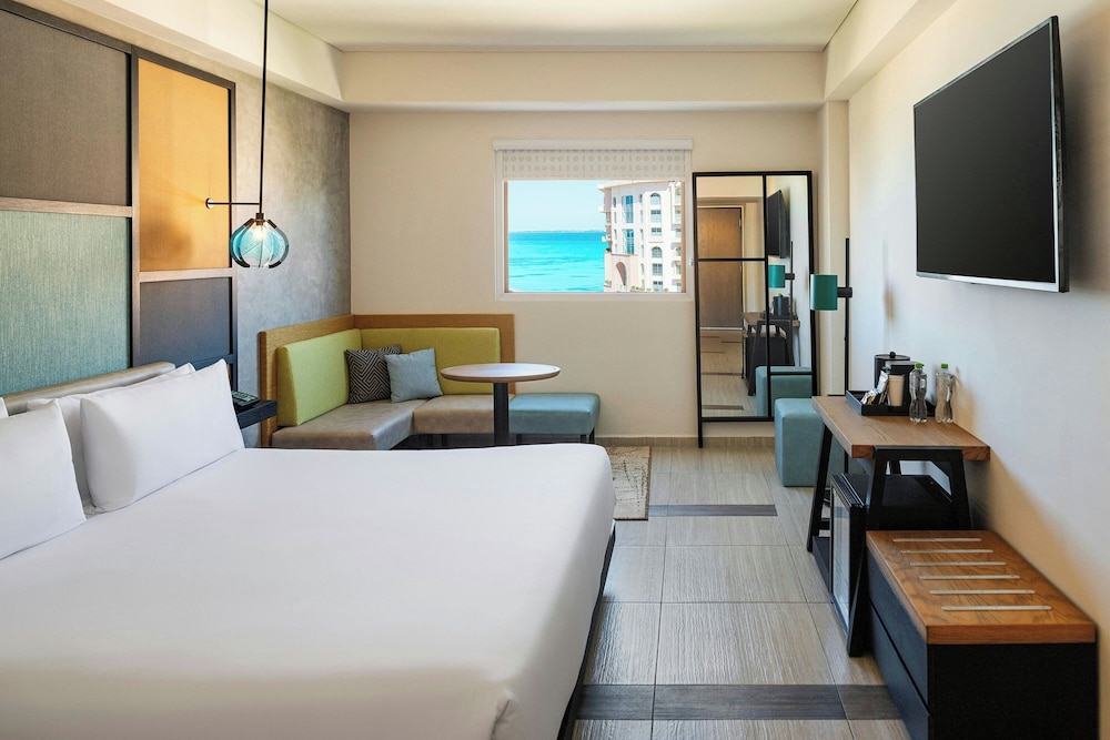 Aloft by Marriott Cancun — Hotel rooms in Cancun, Quintana Roo