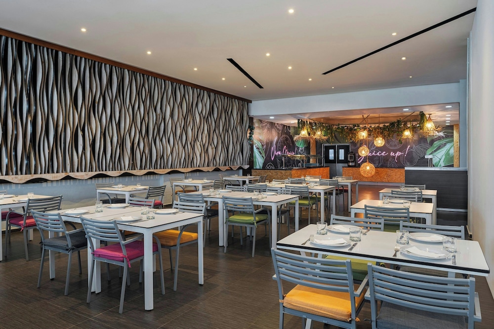 Aloft by Marriott Cancun — Restaurant & bars in Cancun, Quintana Roo
