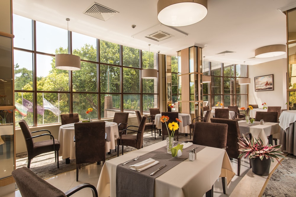 Rosslyn Dimyat Hotel Varna — Restaurant & bars in Varna, Varna Region