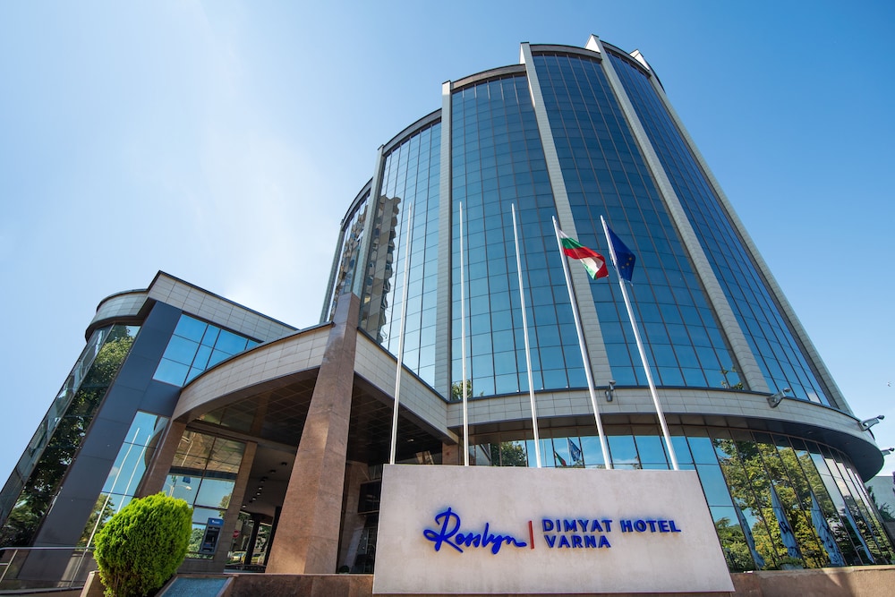 Rosslyn Dimyat Hotel Varna — Hotel building in Varna, Varna Region