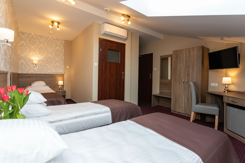Hotel Maximum — Hotel rooms in Krakow, Lesser Poland