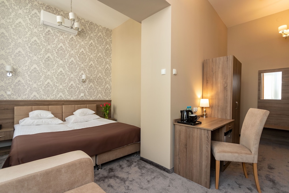 Hotel Maximum — Hotel rooms in Krakow, Lesser Poland