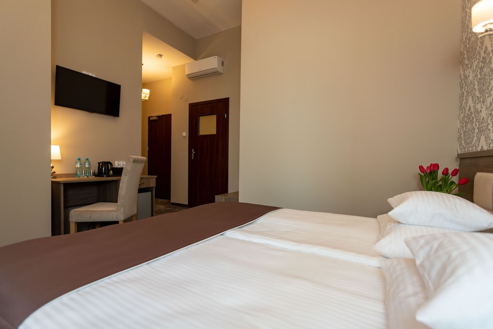 Hotel Maximum — Hotel rooms in Krakow, Lesser Poland