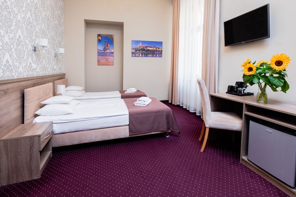 Hotel Maximum — Hotel rooms in Krakow, Lesser Poland