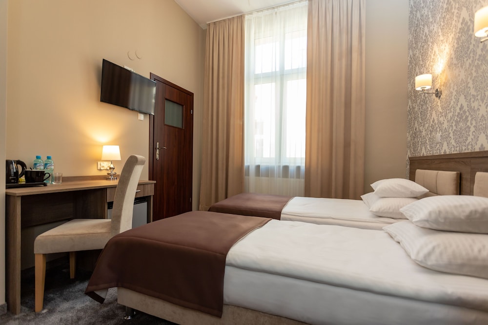 Hotel Maximum — Hotel rooms in Krakow, Lesser Poland