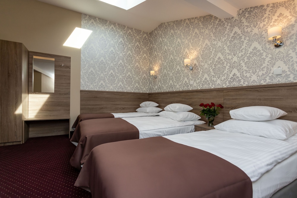 Hotel Maximum — Hotel rooms in Krakow, Lesser Poland