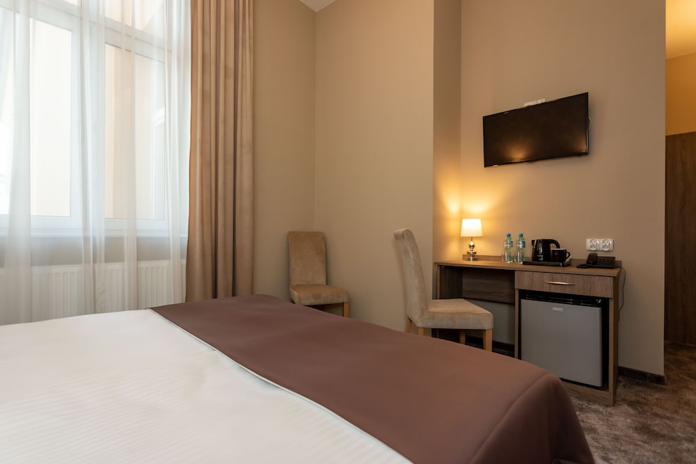 Hotel Maximum — Hotel rooms in Krakow, Lesser Poland