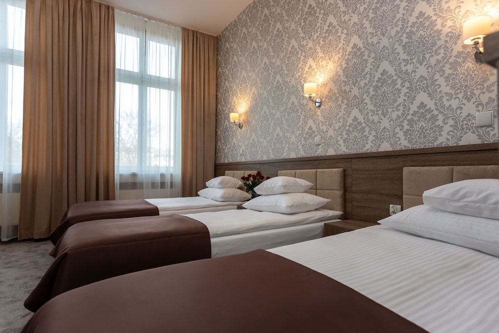 Hotel Maximum — Hotel rooms in Krakow, Lesser Poland