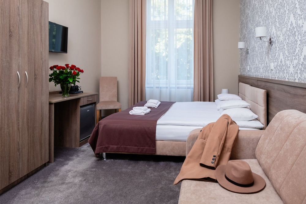 Hotel Maximum — Hotel rooms in Krakow, Lesser Poland