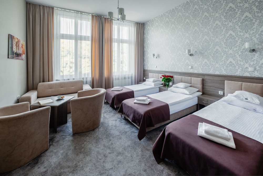 Hotel Maximum — Hotel rooms in Krakow, Lesser Poland