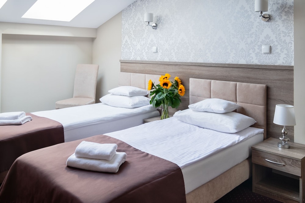 Hotel Maximum — Hotel rooms in Krakow, Lesser Poland
